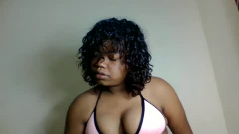 Snapshot of lumira_belle chatting on June 28, 10:54 am lumira_belle online show from June 28, 10:54 am