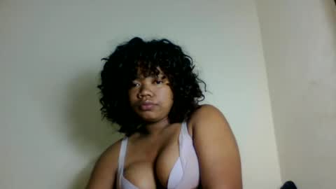 Snapshot of lumira_belle chatting on June 30, 12:28 pm lumira_belle online show from June 30, 12:28 pm