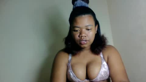 Snapshot of lumira_belle chatting on July 1, 10:50 am lumira_belle online show from July 1, 10:50 am