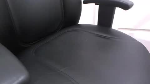 Snapshot of lun_cum chatting on December 16, 7:52 pm lun_cum online show from December 16, 7:52 pm