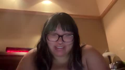 Snapshot of luna282913 chatting on November 16, 1:33 am Hillary online show from November 16, 1:33 am