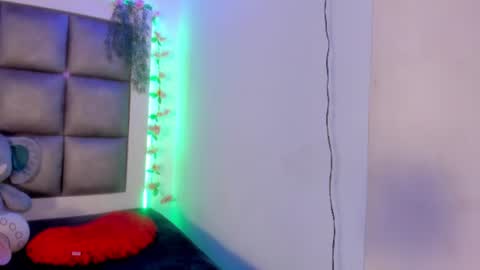 Snapshot of luna__scarlett chatting on June 30, 5:30 am luna online show from June 30, 5:30 am