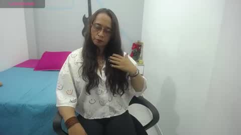 luna__white online show from June 15, 5:15 pm