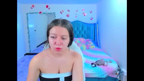 luna_analya online show from September 24, 11:46 am