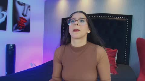 Snapshot of luna_and_titan chatting on December 1, 12:54 pm Luna And Titan online show from December 1, 12:54 pm