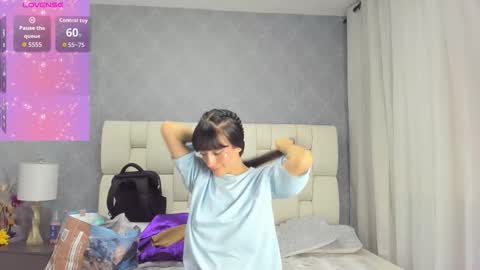 Snapshot of luna_bella3 chatting on October 24, 11:39 am Luna online show from October 24, 11:39 am