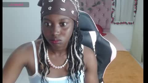 luna_bella882689 online show from May 11, 7:33 pm