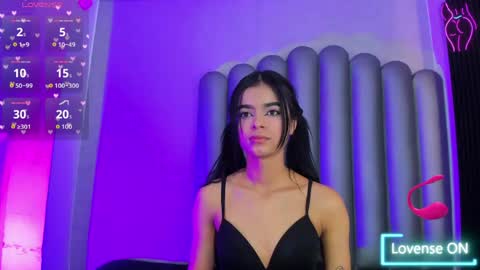 Snapshot of luna_bella_23 chatting on June 7, 4:05 am luna_bella_23 online show from June 7, 4:05 am