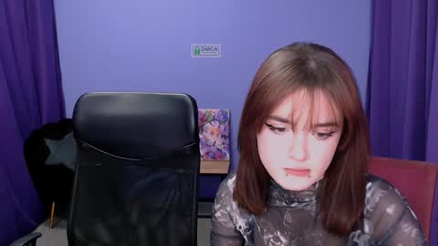 luna_berryy online show from December 18, 8:25 pm