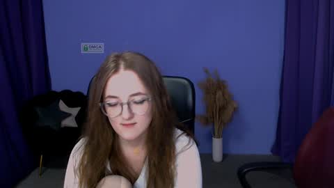 luna_berryy online show from December 19, 2:56 am