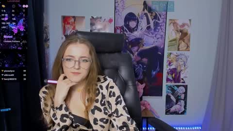 luna_berryy online show from December 22, 2:49 am
