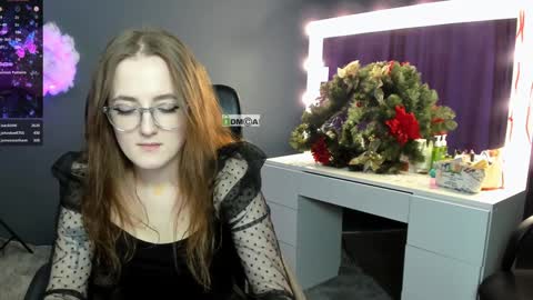 luna_berryy online show from December 24, 1:49 am