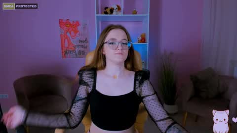 luna_berryy online show from December 28, 2:54 am