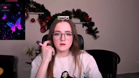 luna_berryy online show from January 3, 8:22 pm