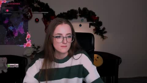 luna_berryy online show from January 14, 4:57 am