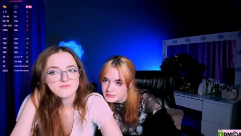 luna_berryy online show from January 31, 11:35 pm