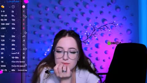 luna_berryy online show from December 19, 8:38 pm