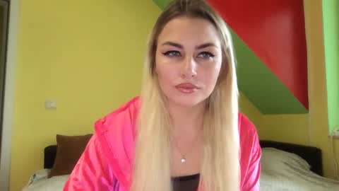 luna_blazer online show from November 29, 9:45 am