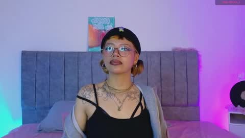 luna_blooms online show from April 21, 12:00 pm