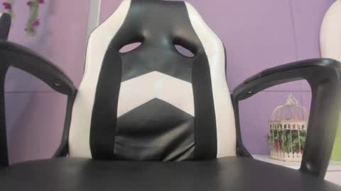 luna_bradley_ online show from March 2, 12:34 pm