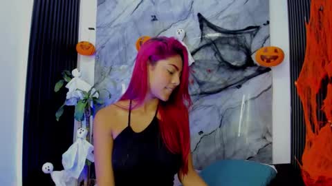 luna_ember online show from October 17, 11:57 am