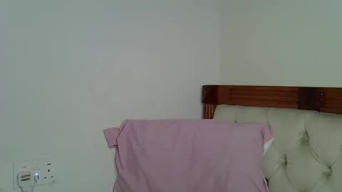 maskedmalkia online show from December 5, 12:25 pm