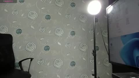 Luna Eva online show from February 5, 4:00 pm