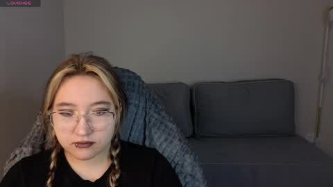 Snapshot of luna_host chatting on April 1, 2:01 am Luna Host online show from April 1, 2:01 am