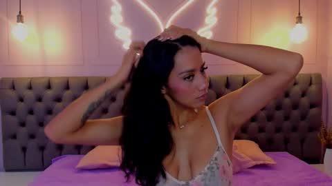 luna_hot_ass online show from March 12, 8:26 pm