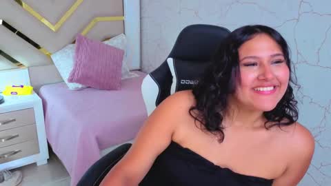 Snapshot of luna_jonez2 chatting on November 24, 2:17 pm Luna Jonez online show from November 24, 2:17 pm