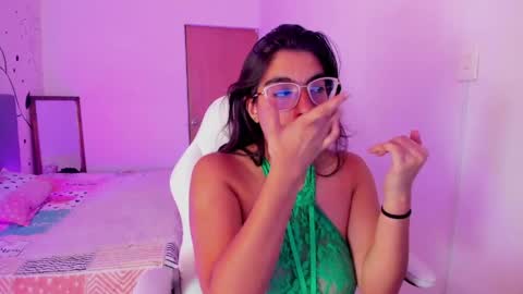 Snapshot of luna_jonnes1 chatting on April 2, 6:27 pm Luna online show from April 2, 6:27 pm