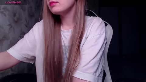 Snapshot of luna_loveisgood chatting on December 6, 3:22 pm Luna online show from December 6, 3:22 pm