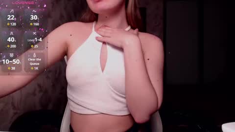 Snapshot of luna_loveisgood chatting on December 10, 4:06 pm Luna online show from December 10, 4:06 pm