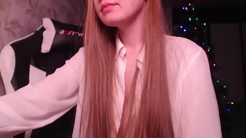 Snapshot of luna_loveisgood chatting on December 22, 7:10 pm Luna online show from December 22, 7:10 pm