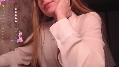 Snapshot of luna_loveisgood chatting on November 20, 8:41 pm Luna online show from November 20, 8:41 pm