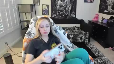 Luna online show from February 6, 6:55 pm