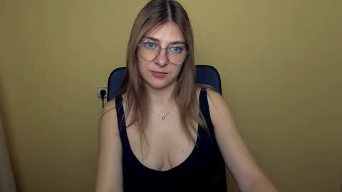 Snapshot of luna_lush_ chatting on November 5, 10:04 am Luna online show from November 5, 10:04 am