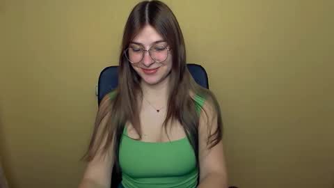 Snapshot of luna_lush_ chatting on November 18, 11:14 am Luna online show from November 18, 11:14 am