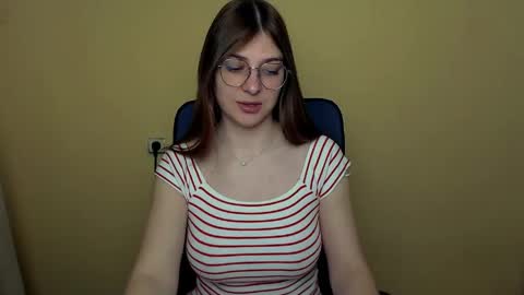 Snapshot of luna_lush_ chatting on April 17, 9:23 am Luna online show from April 17, 9:23 am