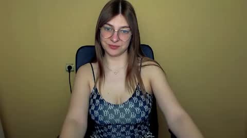 Snapshot of luna_lush_ chatting on April 21, 7:47 am Luna online show from April 21, 7:47 am