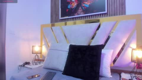 Snapshot of luna_naughty1 chatting on November 8, 9:42 am luna_naughty1 online show from November 8, 9:42 am