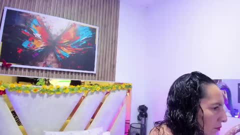 luna_naughty1 online show from June 3, 9:34 am