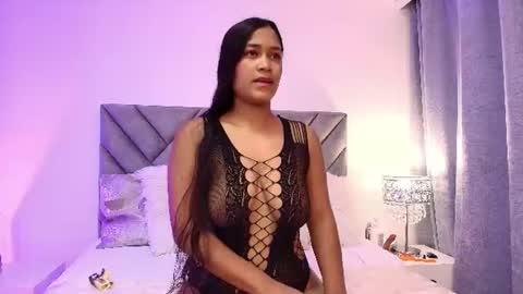 Snapshot of luna_queen7 chatting on June 15, 11:23 am luna_queen7 online show from June 15, 11:23 am