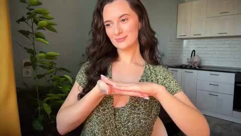 Snapshot of luna_raee chatting on September 23, 7:55 am luna_raee online show from September 23, 7:55 am