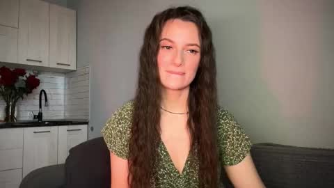 Snapshot of luna_raee chatting on October 1, 7:25 am luna_raee online show from October 1, 7:25 am