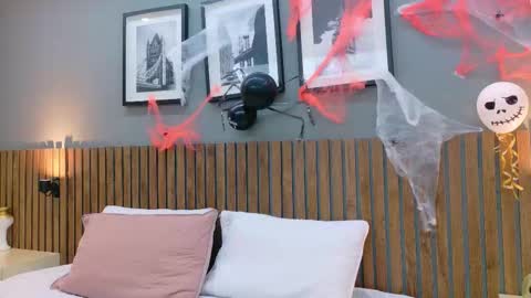 LUNA  online show from October 22, 1:44 pm