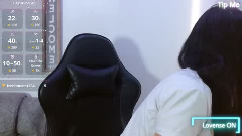 luna_starr69 online show from December 20, 1:07 pm