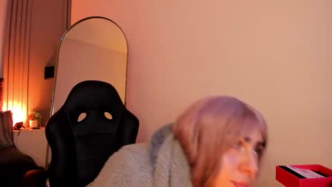 Snapshot of luna_tagliaferri chatting on January 5, 5:27 pm Luna online show from January 5, 5:27 pm