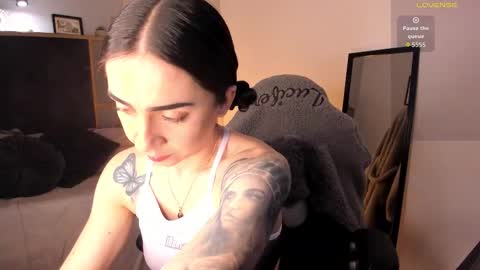 Snapshot of luna_tagliaferri chatting on February 8, 1:25 pm Luna online show from February 8, 1:25 pm