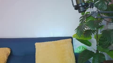 luna_valen online show from May 28, 4:21 am